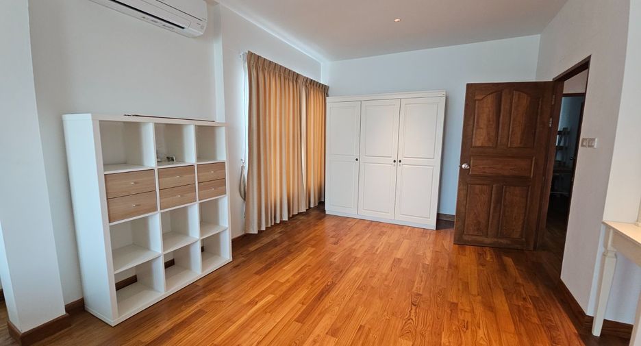 For rent 4 bed house in Pak Kret, Nonthaburi