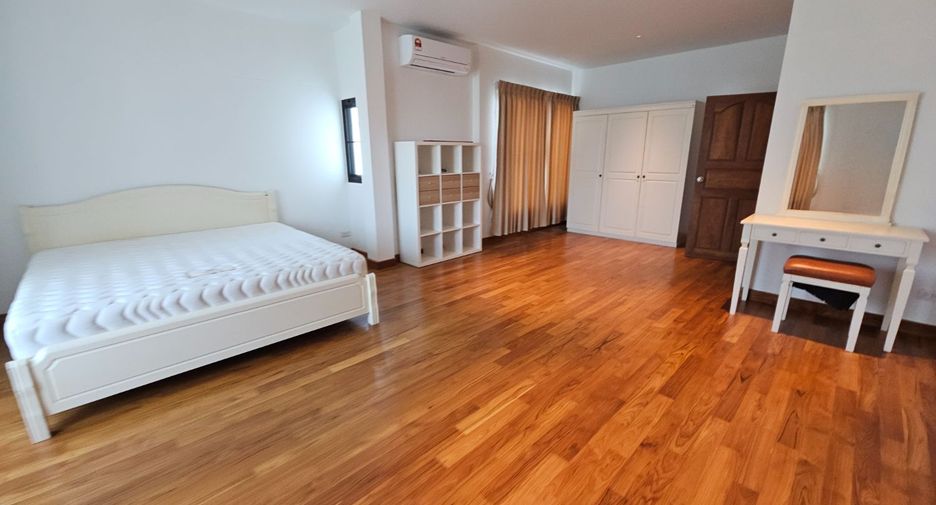 For rent 4 bed house in Pak Kret, Nonthaburi