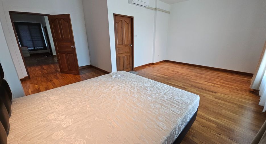 For rent 4 bed house in Pak Kret, Nonthaburi