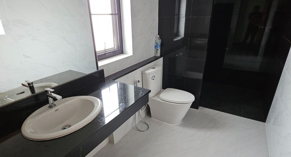 For rent 4 bed house in Pak Kret, Nonthaburi