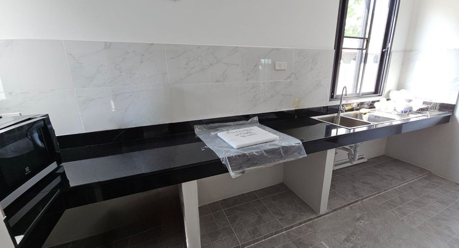For rent 4 bed house in Pak Kret, Nonthaburi