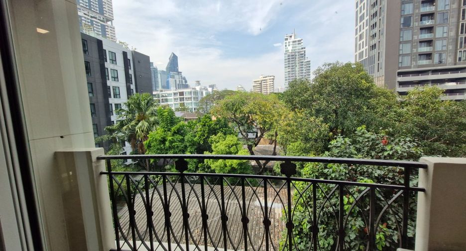 For rent 3 bedrooms condo in Khlong Toei, Bangkok