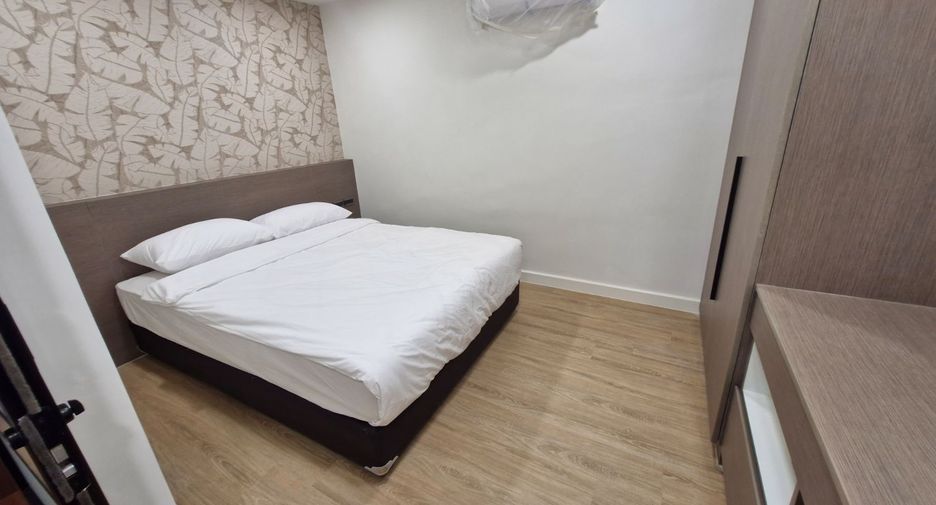 For rent 3 bedrooms condo in Khlong Toei, Bangkok