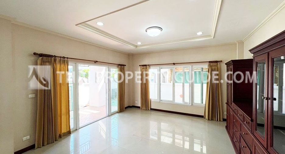 For rent 3 bedrooms house in Bang Na, Bangkok