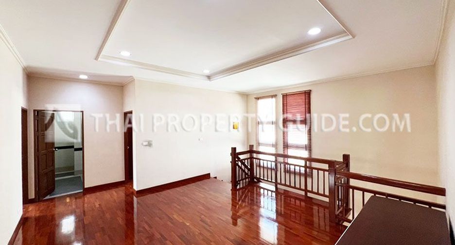 For rent 3 bedrooms house in Bang Na, Bangkok