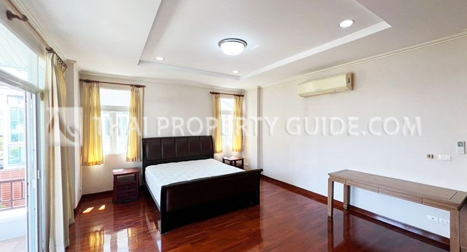 For rent 3 bedrooms house in Bang Na, Bangkok