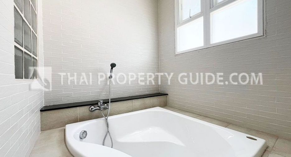 For rent 3 bedrooms house in Bang Na, Bangkok