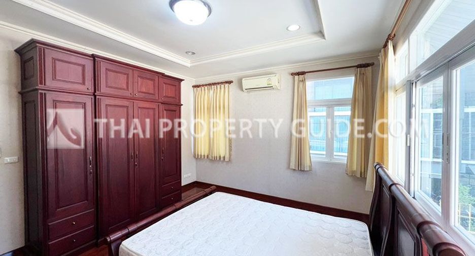 For rent 3 bedrooms house in Bang Na, Bangkok