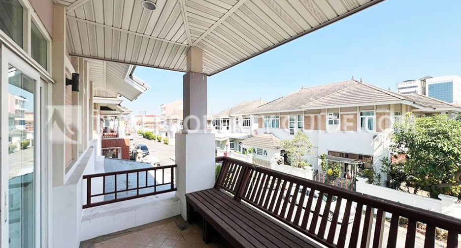 For rent 3 bedrooms house in Bang Na, Bangkok