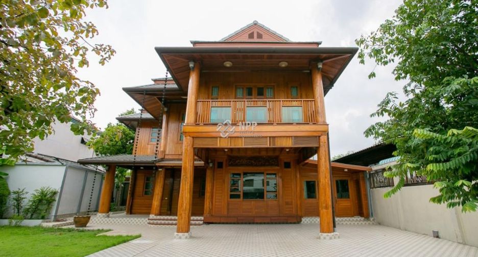 For sale 3 bedrooms house in Huai Khwang, Bangkok