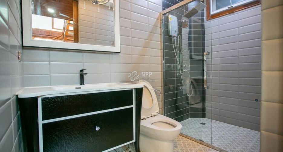 For sale 3 bedrooms house in Huai Khwang, Bangkok