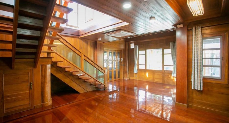 For sale 3 bedrooms house in Huai Khwang, Bangkok