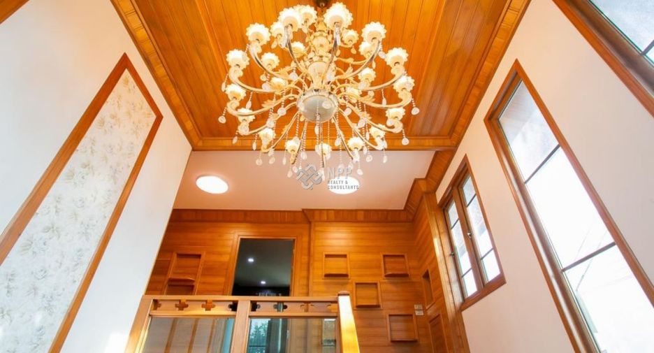 For sale 3 bedrooms house in Huai Khwang, Bangkok