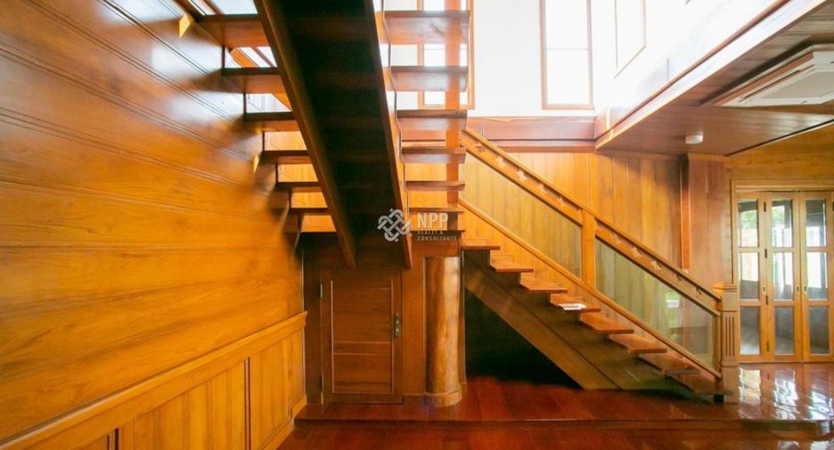 For sale 3 bedrooms house in Huai Khwang, Bangkok