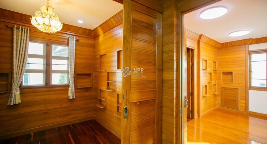 For sale 3 bedrooms house in Huai Khwang, Bangkok
