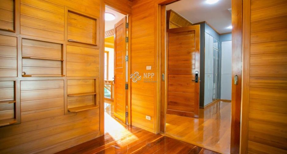 For sale 3 bedrooms house in Huai Khwang, Bangkok