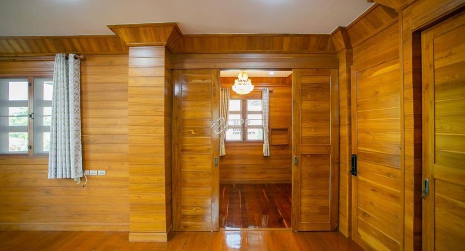 For sale 3 bedrooms house in Huai Khwang, Bangkok