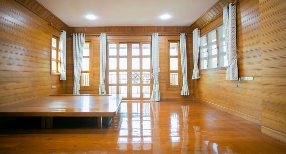 For sale 3 bedrooms house in Huai Khwang, Bangkok