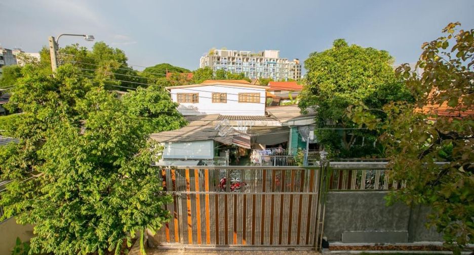 For sale 3 bedrooms house in Huai Khwang, Bangkok