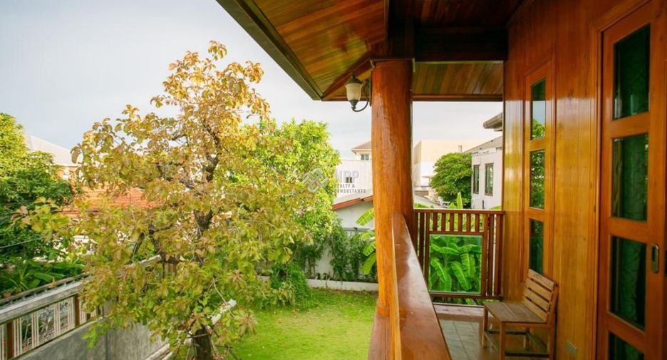 For sale 3 bedrooms house in Huai Khwang, Bangkok