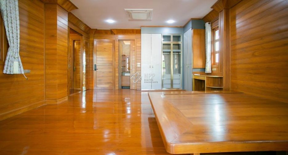 For sale 3 bedrooms house in Huai Khwang, Bangkok