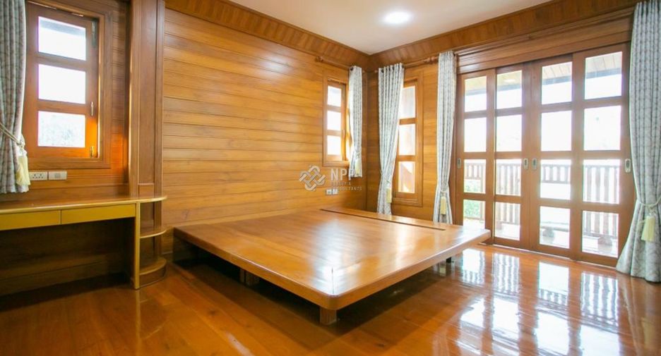 For sale 3 bedrooms house in Huai Khwang, Bangkok