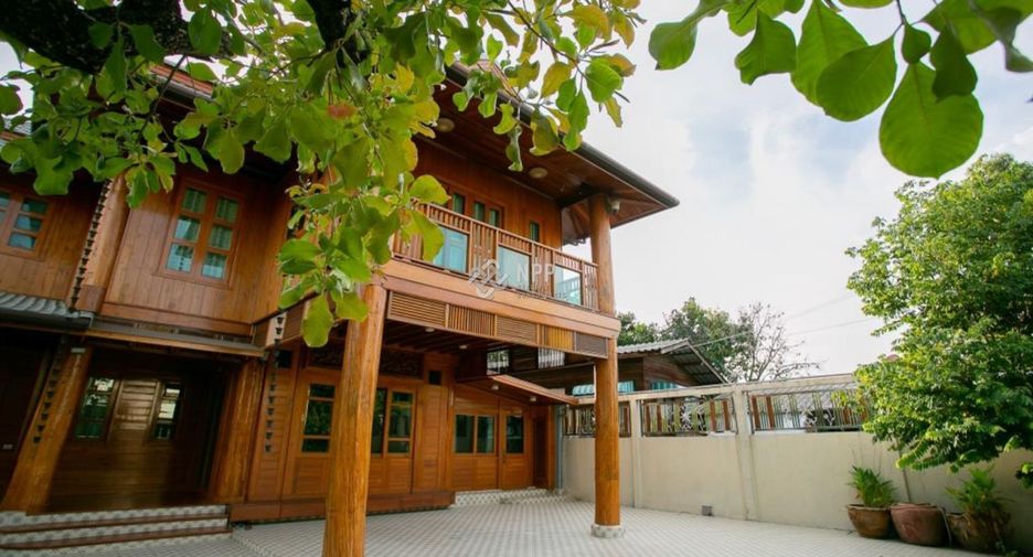 For sale 3 bedrooms house in Huai Khwang, Bangkok