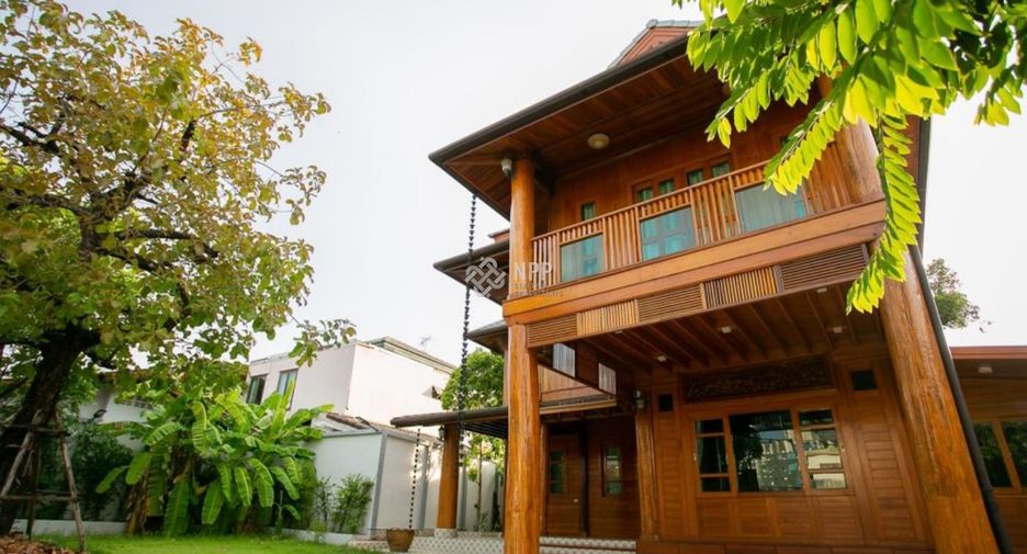 For sale 3 bedrooms house in Huai Khwang, Bangkok
