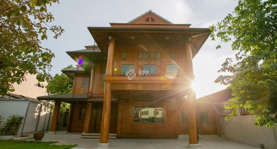 For sale 3 bedrooms house in Huai Khwang, Bangkok