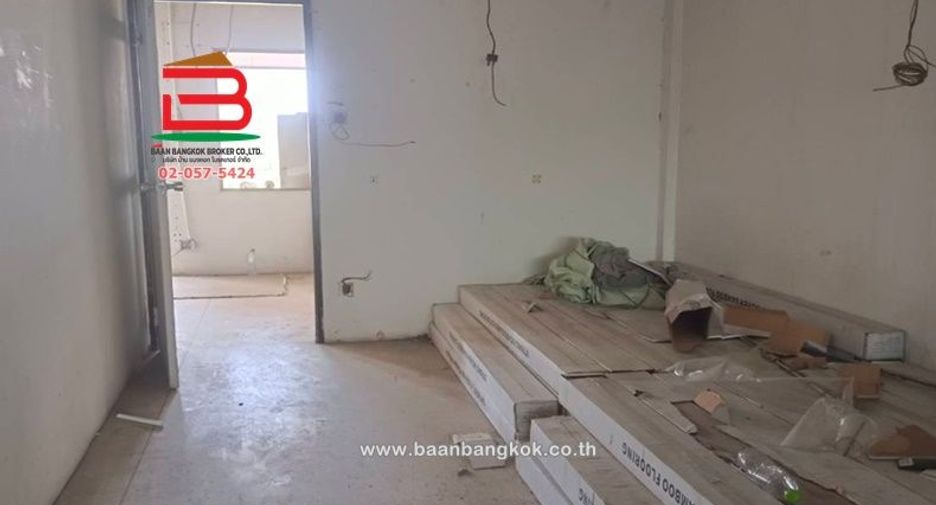 For sale 4 bedrooms retail Space in Lam Luk Ka, Pathum Thani