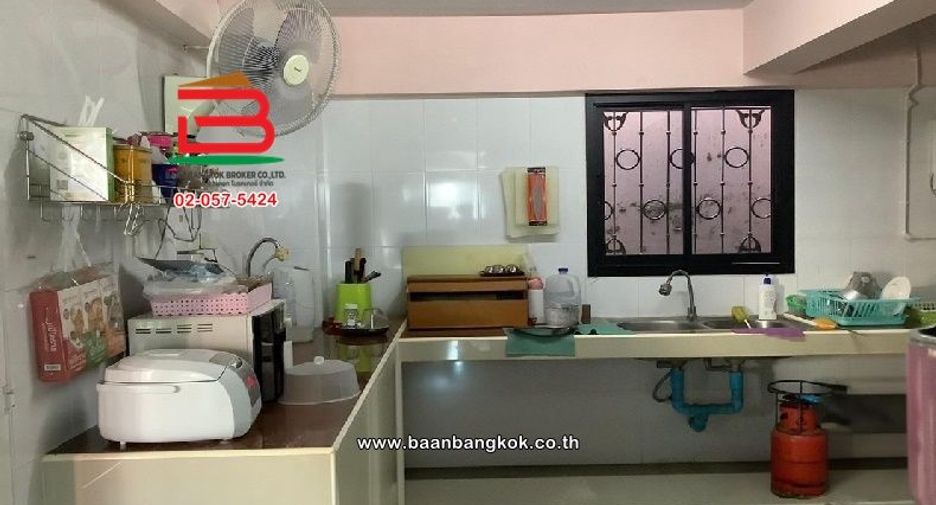 Gewerbefläche zum Kauf mit 8 Zimmer in Lam Luk Ka, Pathum Thani