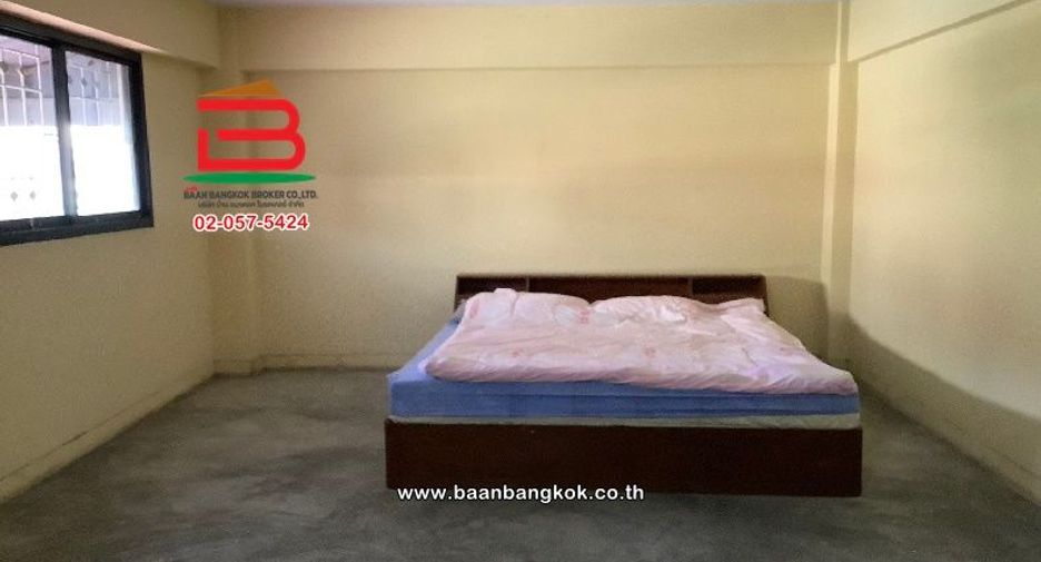 Gewerbefläche zum Kauf mit 8 Zimmer in Lam Luk Ka, Pathum Thani