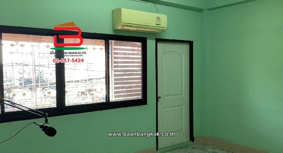 Gewerbefläche zum Kauf mit 8 Zimmer in Lam Luk Ka, Pathum Thani