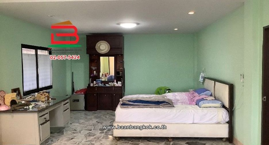 Gewerbefläche zum Kauf mit 8 Zimmer in Lam Luk Ka, Pathum Thani