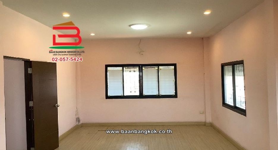 Gewerbefläche zum Kauf mit 8 Zimmer in Lam Luk Ka, Pathum Thani