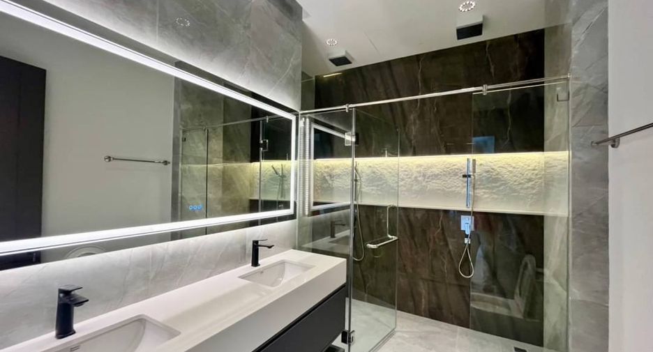 Villa en venta de 5 habitaciones en Bang Lamung, Chonburi
