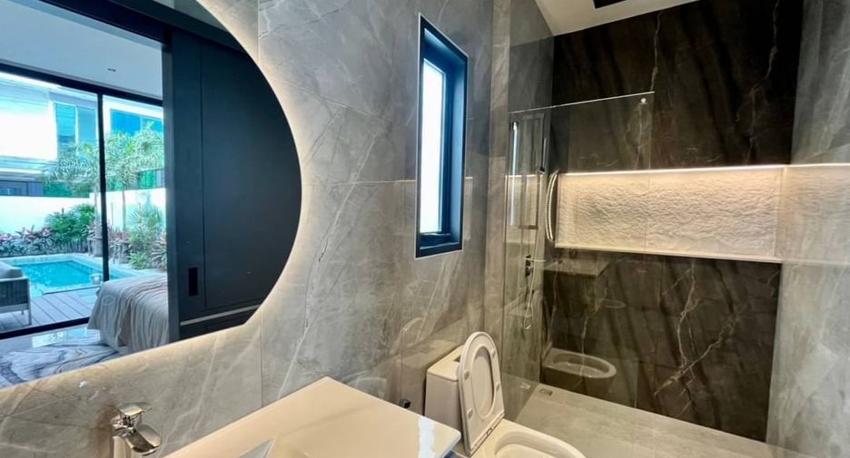 Villa en venta de 5 habitaciones en Bang Lamung, Chonburi