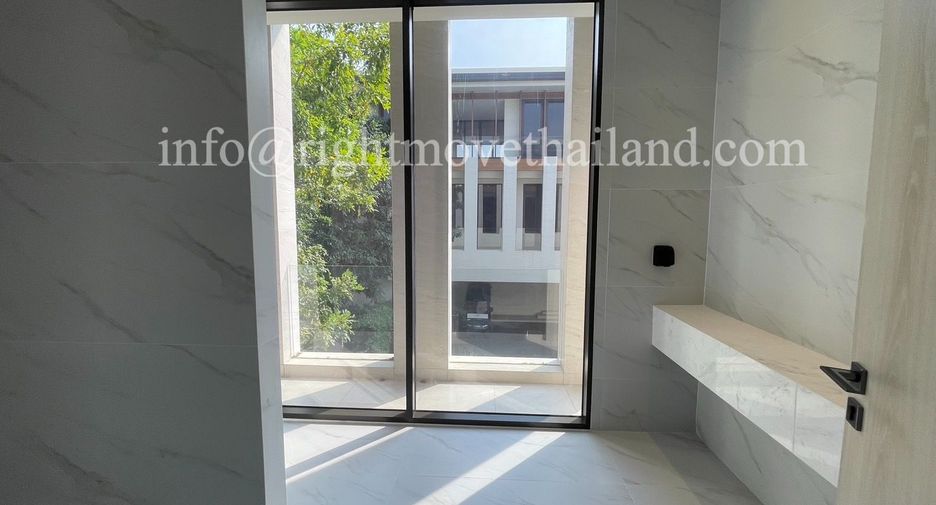 Haus zum Kauf mit 4 Zimmer in Suan Luang, Bangkok