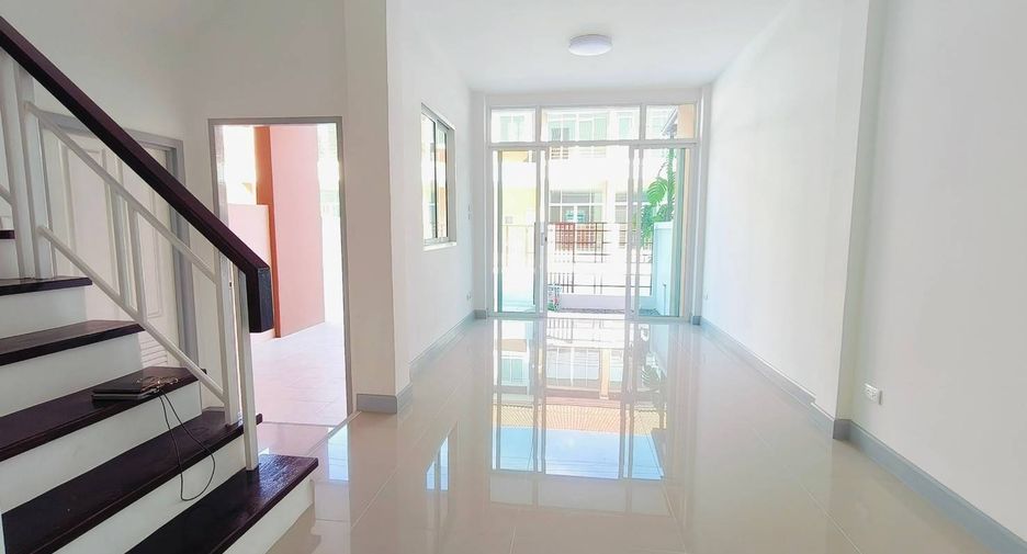 For sale 3 Beds townhouse in Lam Luk Ka, Pathum Thani