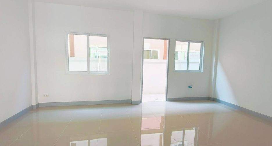 For sale 3 Beds townhouse in Lam Luk Ka, Pathum Thani
