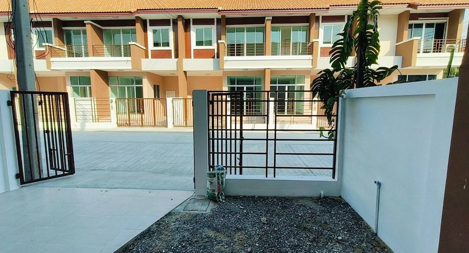 For sale 3 Beds townhouse in Lam Luk Ka, Pathum Thani