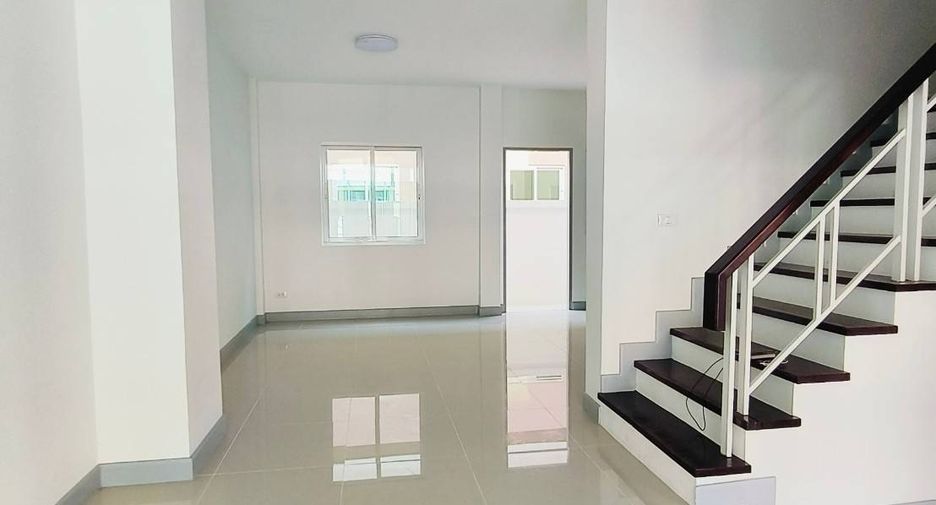 For sale 3 Beds townhouse in Lam Luk Ka, Pathum Thani