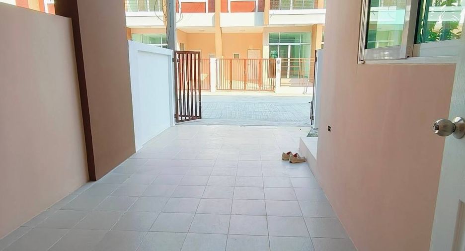 For sale 3 Beds townhouse in Lam Luk Ka, Pathum Thani