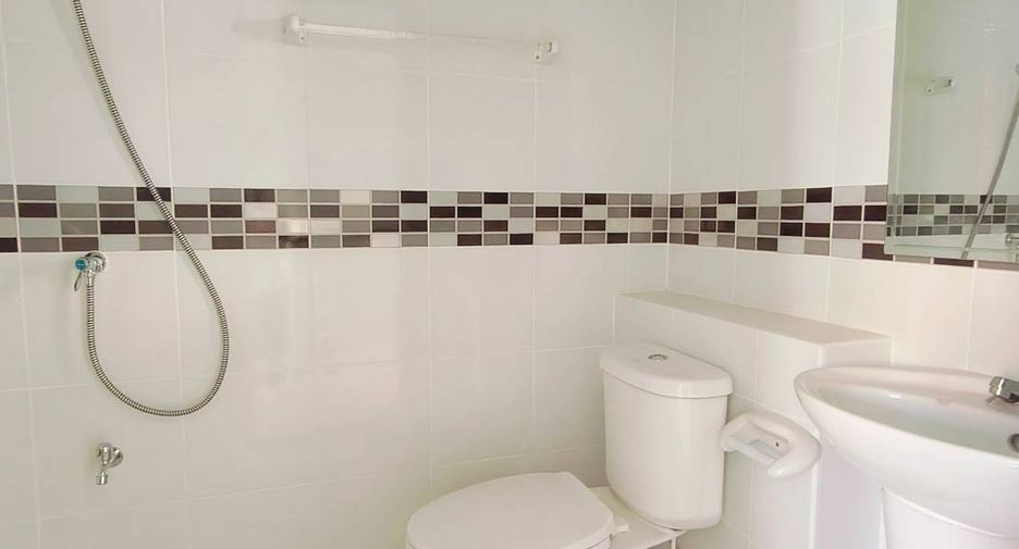 For sale 3 Beds townhouse in Lam Luk Ka, Pathum Thani