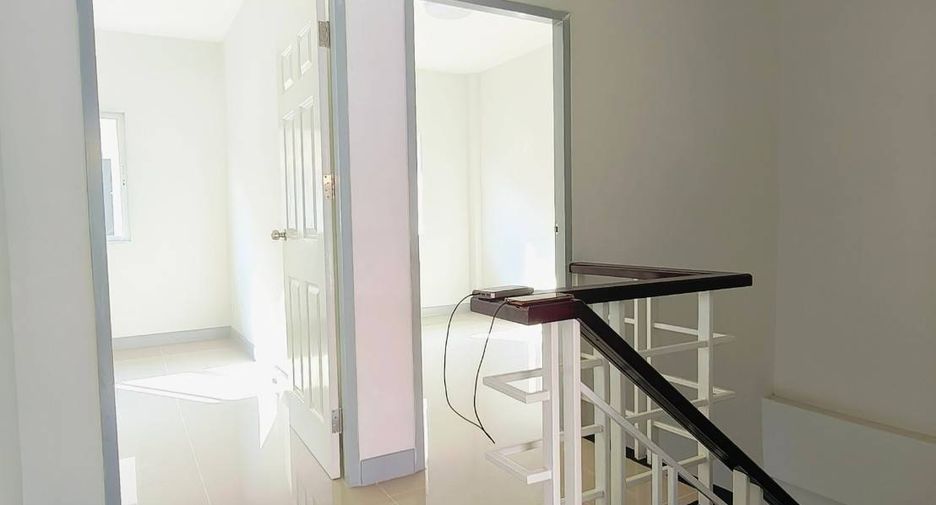 For sale 3 Beds townhouse in Lam Luk Ka, Pathum Thani