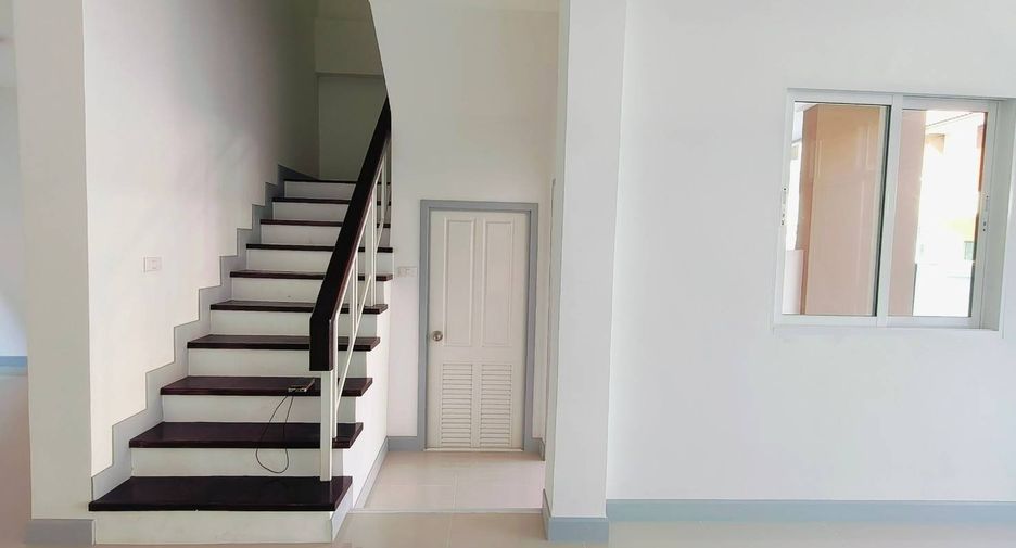 For sale 3 Beds townhouse in Lam Luk Ka, Pathum Thani