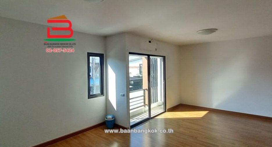 For sale 4 bedrooms townhouse in Lam Luk Ka, Pathum Thani