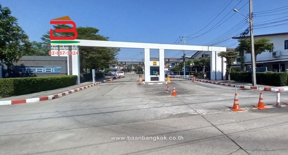 For sale 4 bedrooms townhouse in Lam Luk Ka, Pathum Thani