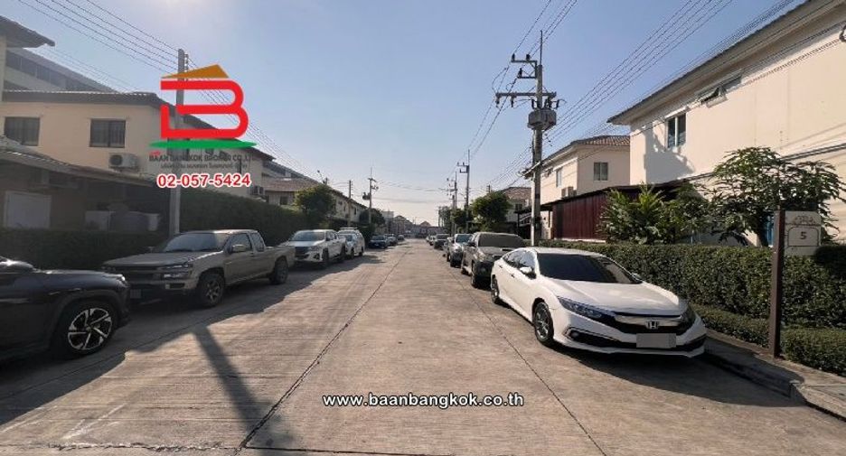For sale 2 bedrooms townhouse in Mueang Pathum Thani, Pathum Thani