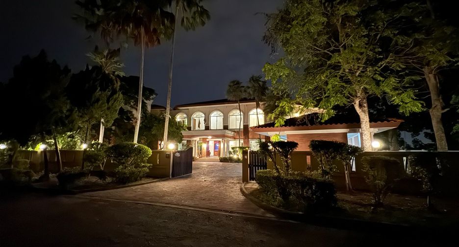 Villa zum Kauf mit 4 Zimmer in Bang Lamung, Chonburi